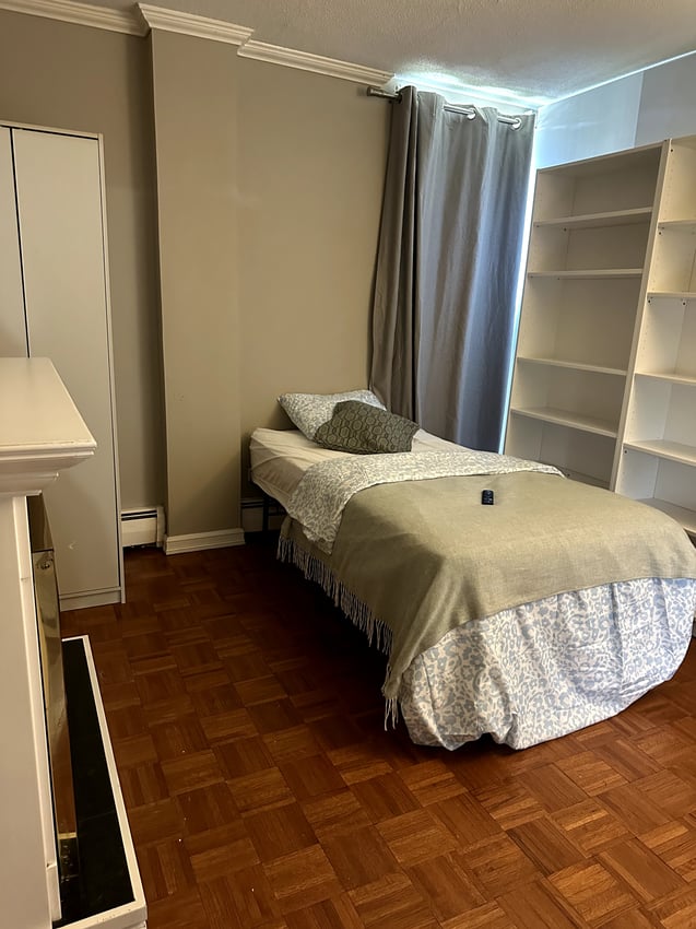 Flex Room - 11 Avenue SW & 19 Street SW