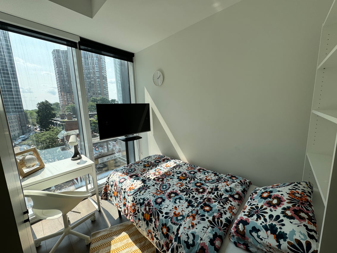 Flex Room - Yonge Street & Gloucester Street