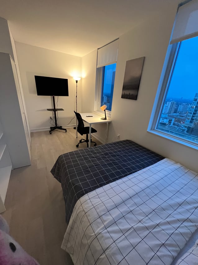 Flex Room - Dunfield Ave & Eglinton Ave E