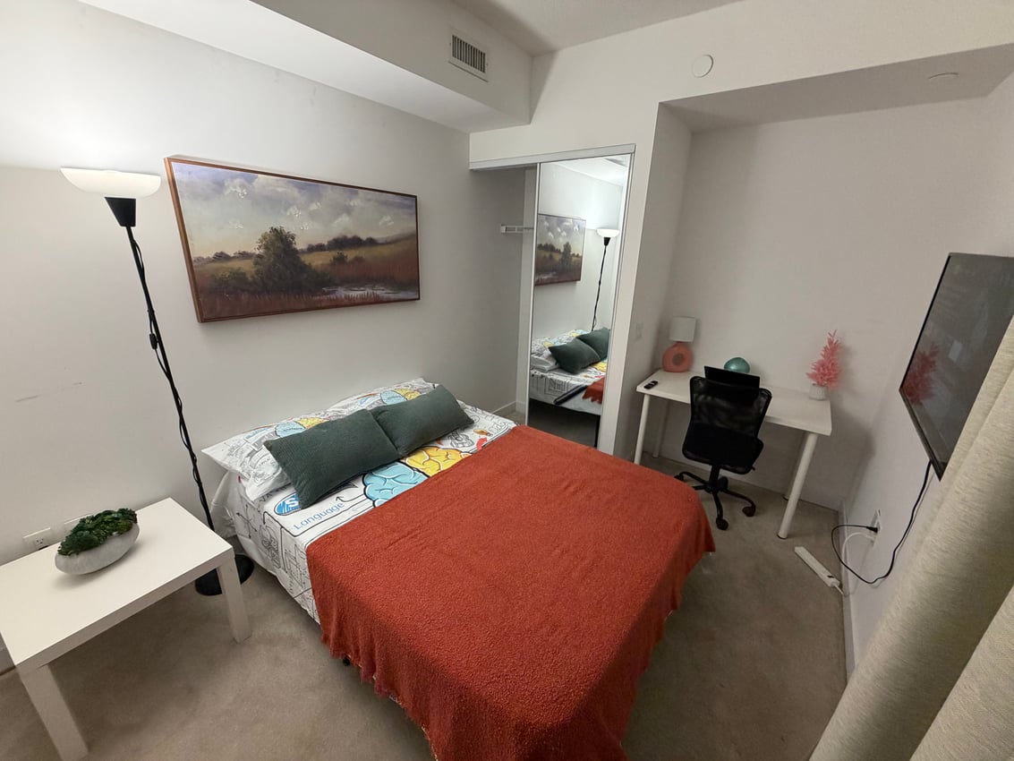 Deluxe Room without Window – 5th Floor - Simcoe St