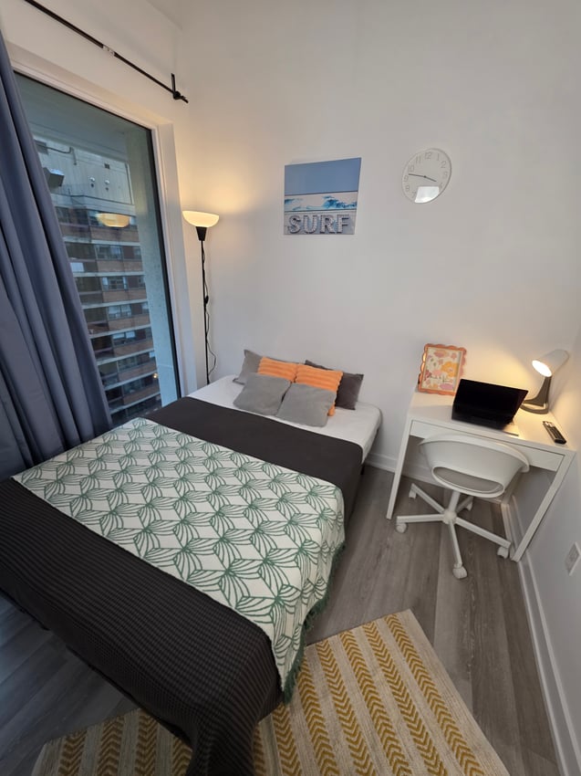 Deluxe Room at 11th Floor - St Patrick St, Toronto — photo 2 of 10