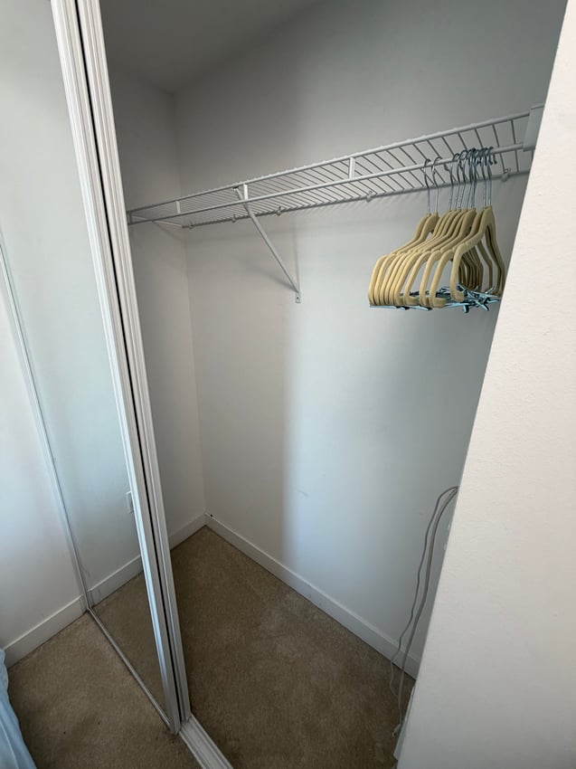 Deluxe Room at 5th Floor - Simcoe St, Toronto — photo 3 of 6