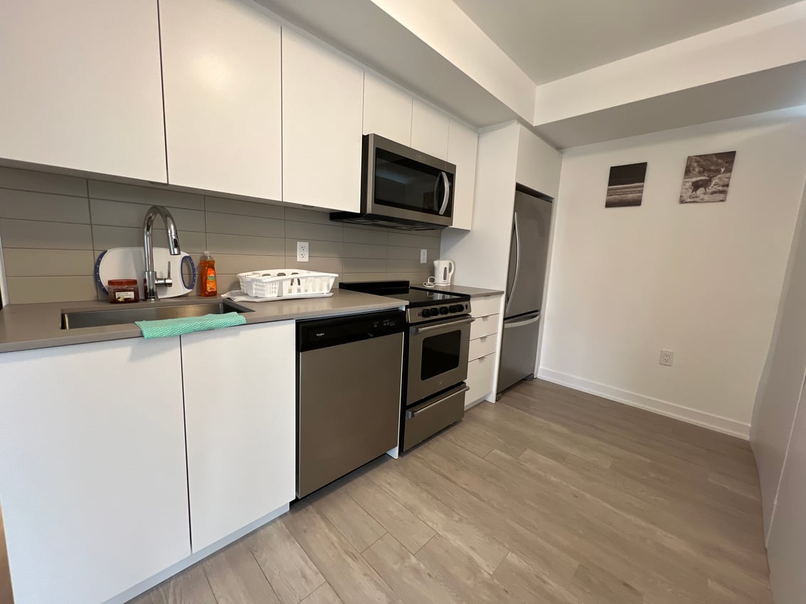 Master Room at 20th Floor - Dunfield Ave, Toronto — photo 5 of 11