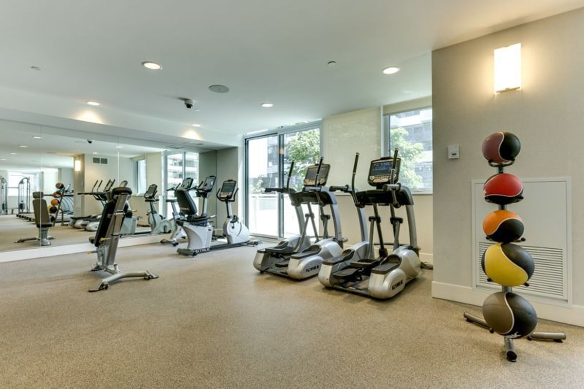 Flex Room at 16th Floor - Balliol Street, Toronto — photo 5 of 13