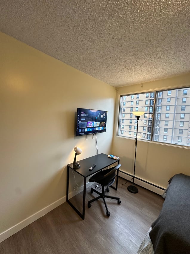Premium Deluxe at 7th Floor - 720 15 Ave SW, Calgary — photo 2 of 12