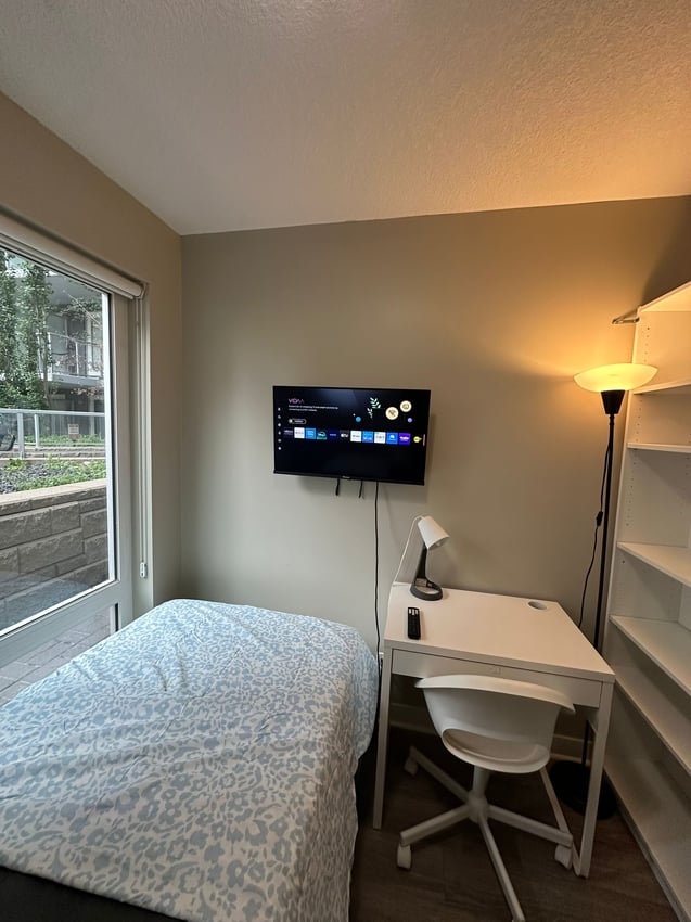 Flex Room with Balcony at 2nd Floor - 1235 11 Ave SW, Calgary — photo 2 of 9