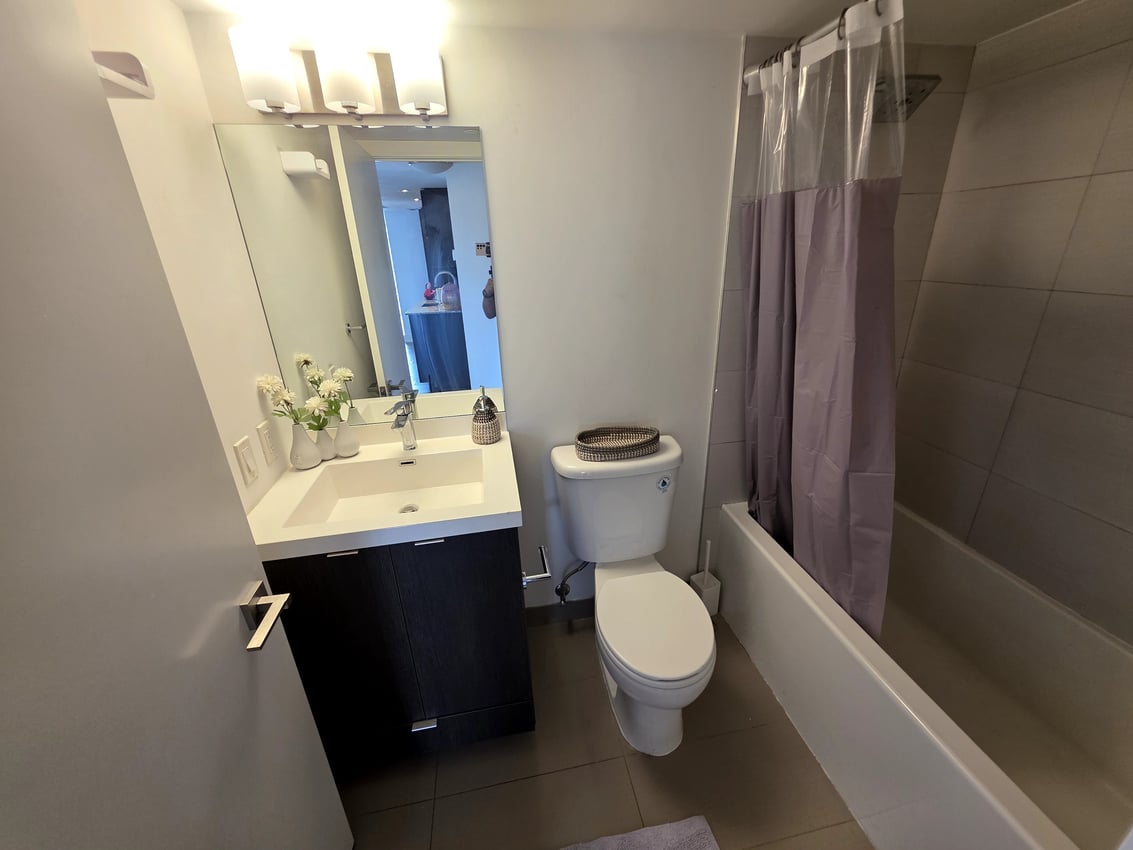 Premium Deluxe at 11th Floor - Mcgill Street, Toronto — photo 9 of 9