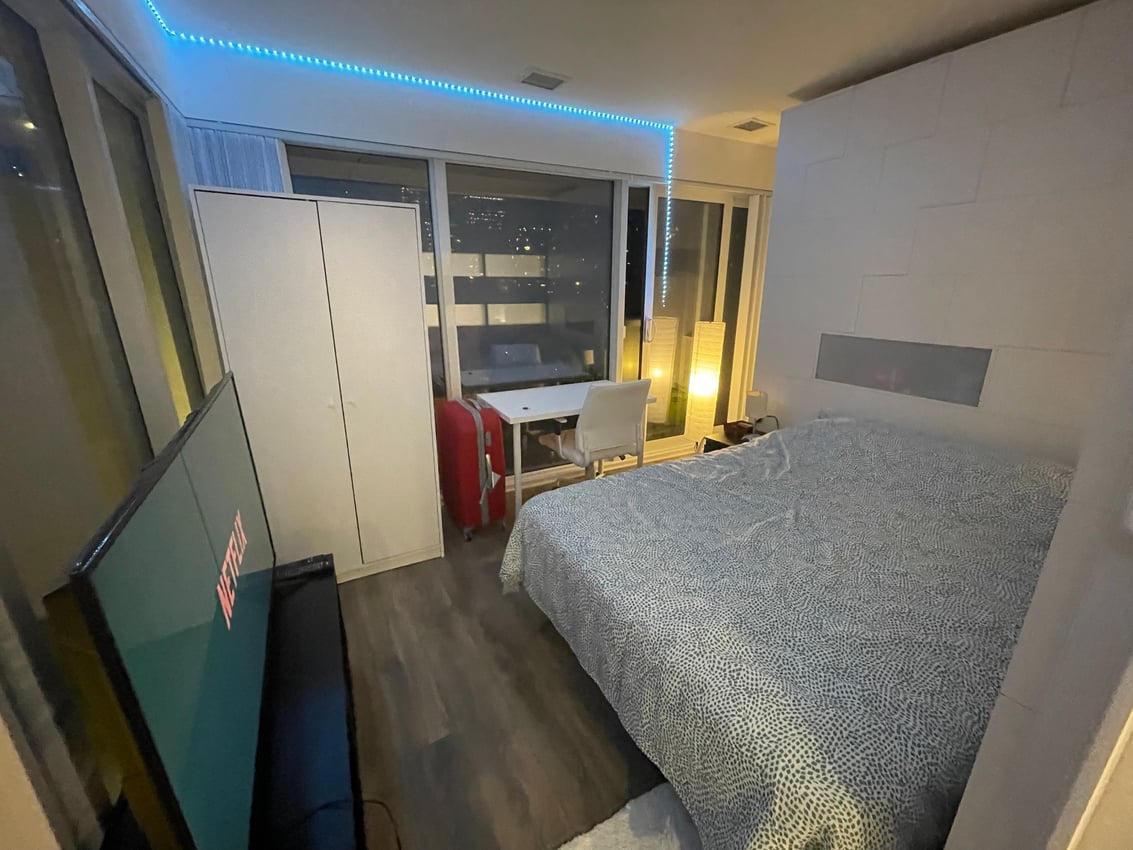 Flex Room with Balcony - McGill Street & Church Street