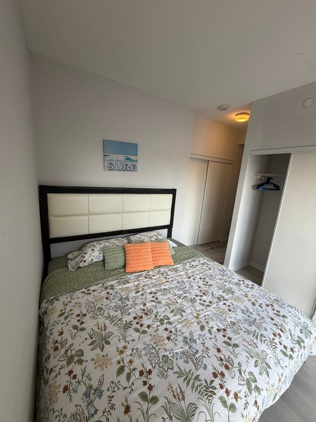 Master Room at 5th Floor - Queens Wharf Road, Toronto — photo 2 of 13