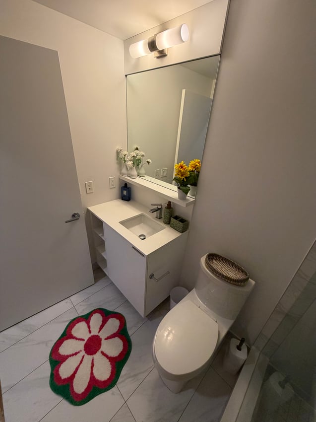 Master Room at Wood St, Toronto — photo 6 of 8