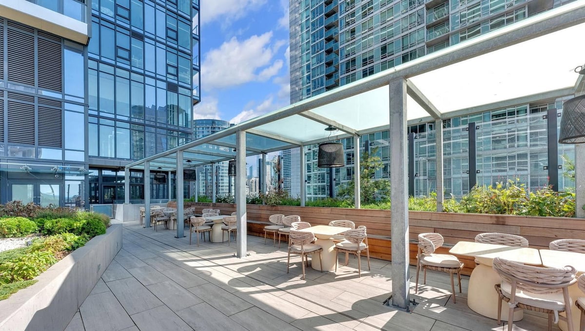 Deluxe Room with Balcony at 9th Floor - Concord Cityplace Way, Toronto — photo 26 of 26