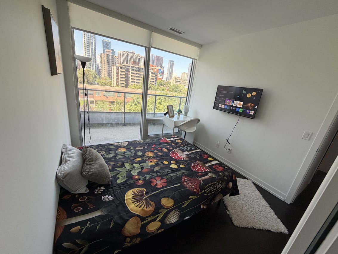 Master Room at 8th Floor - Wood Street, Toronto — photo 3 of 13