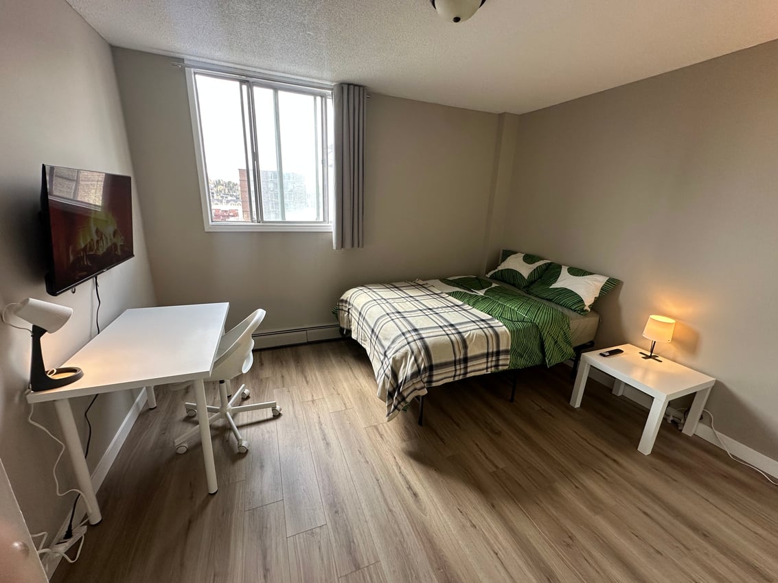 Deluxe Room at 3rd Floor - 1212 13 Ave SW, Calgary — photo 2 of 6