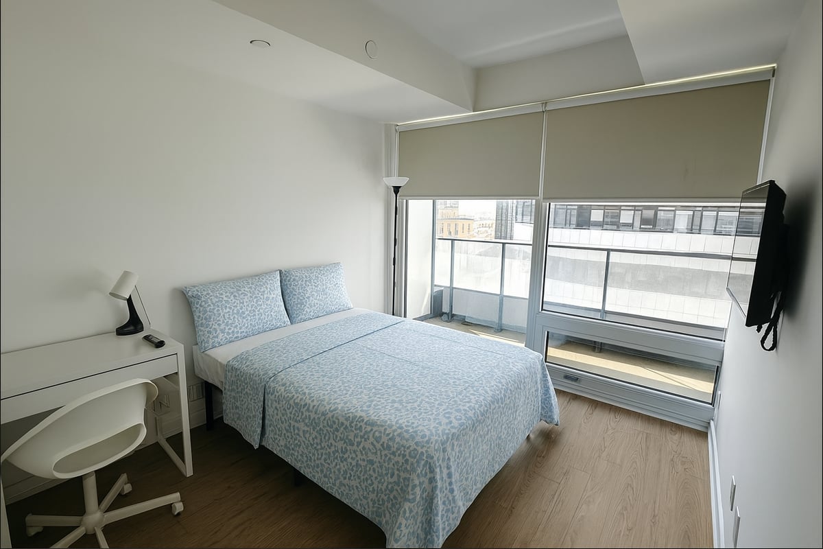 Master Room - Church St & Wood St