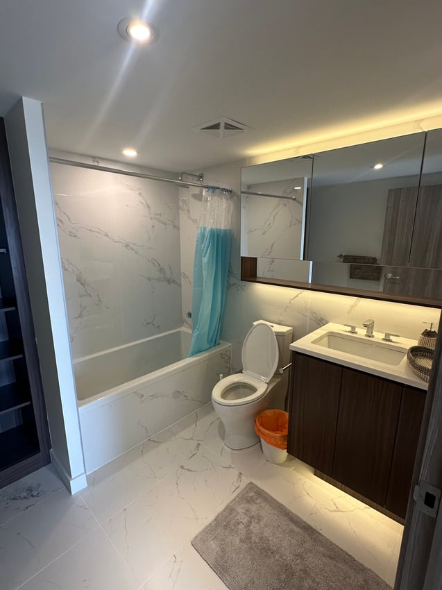 Master Room at 16th Floor - Widmer St, Toronto — photo 5 of 10