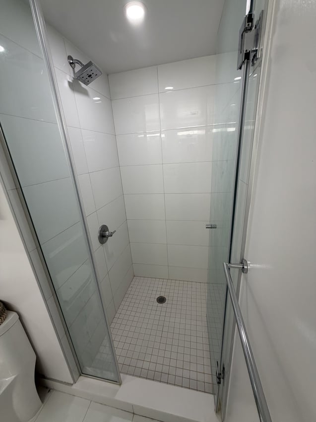 Master Room at 5th Floor - Simcoe St, Toronto — photo 6 of 9
