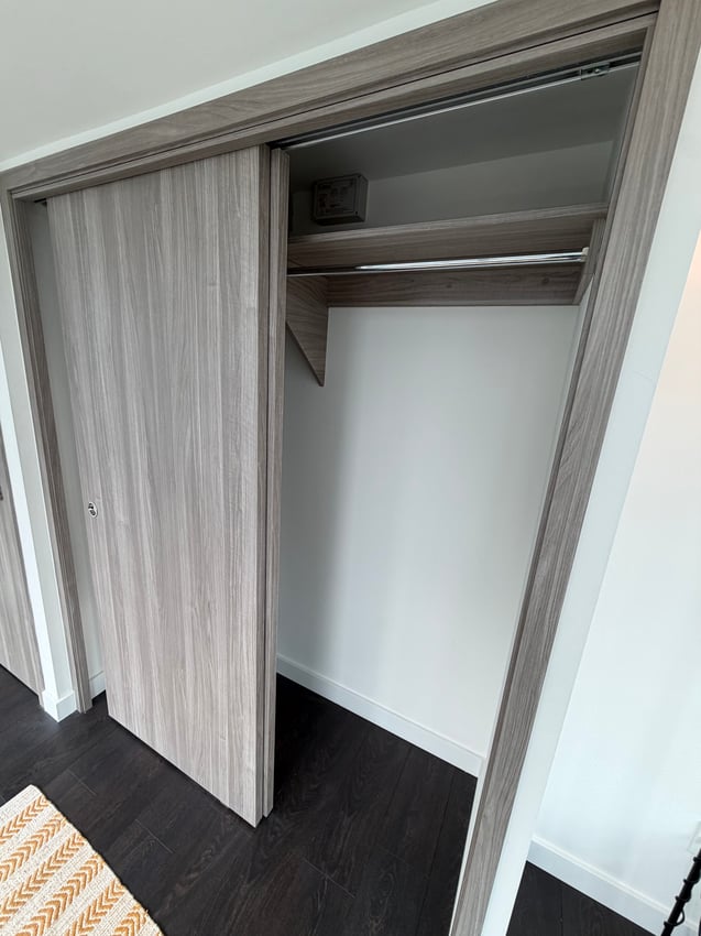 Deluxe Room with Balcony at 9th Floor - Concord Cityplace Way, Toronto — photo 6 of 26