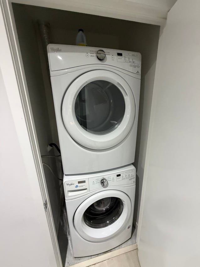 Deluxe Room at 5th Floor - Queens Wharf Road, Toronto — photo 6 of 13