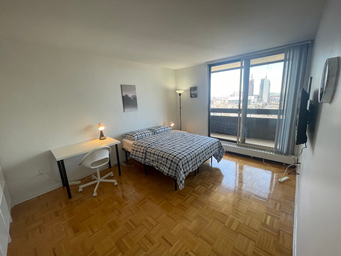 Flex Room - Bloor St West & Spadina Rd