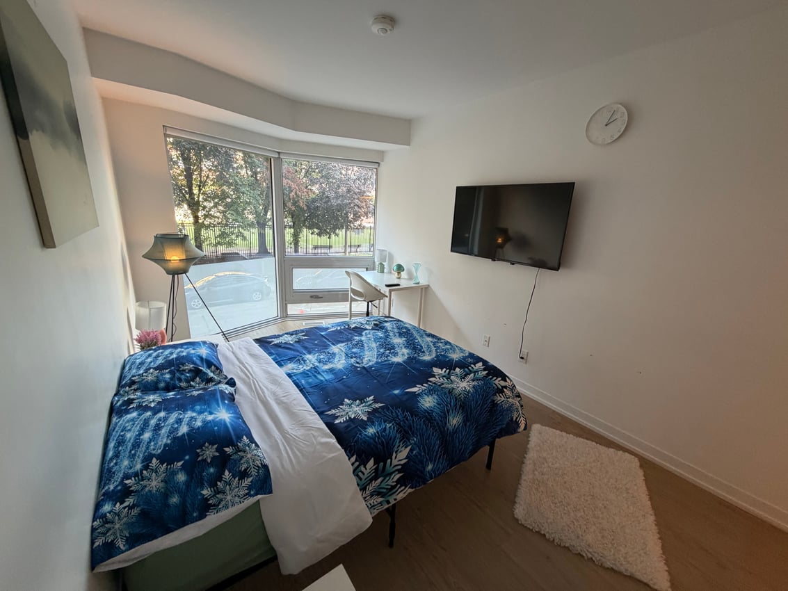 Master Room at Wood St, Toronto — photo 2 of 8