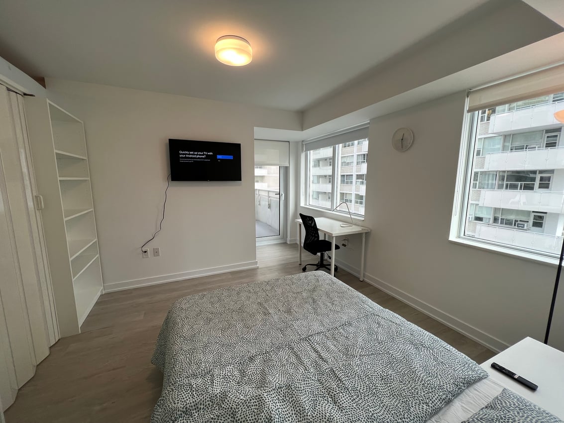 Flex Room at 14th Floor - Dunfield Ave, Toronto — photo 2 of 11