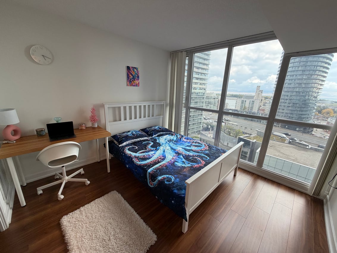 Master Room - Queens Wharf Rd & Fort York Blvd