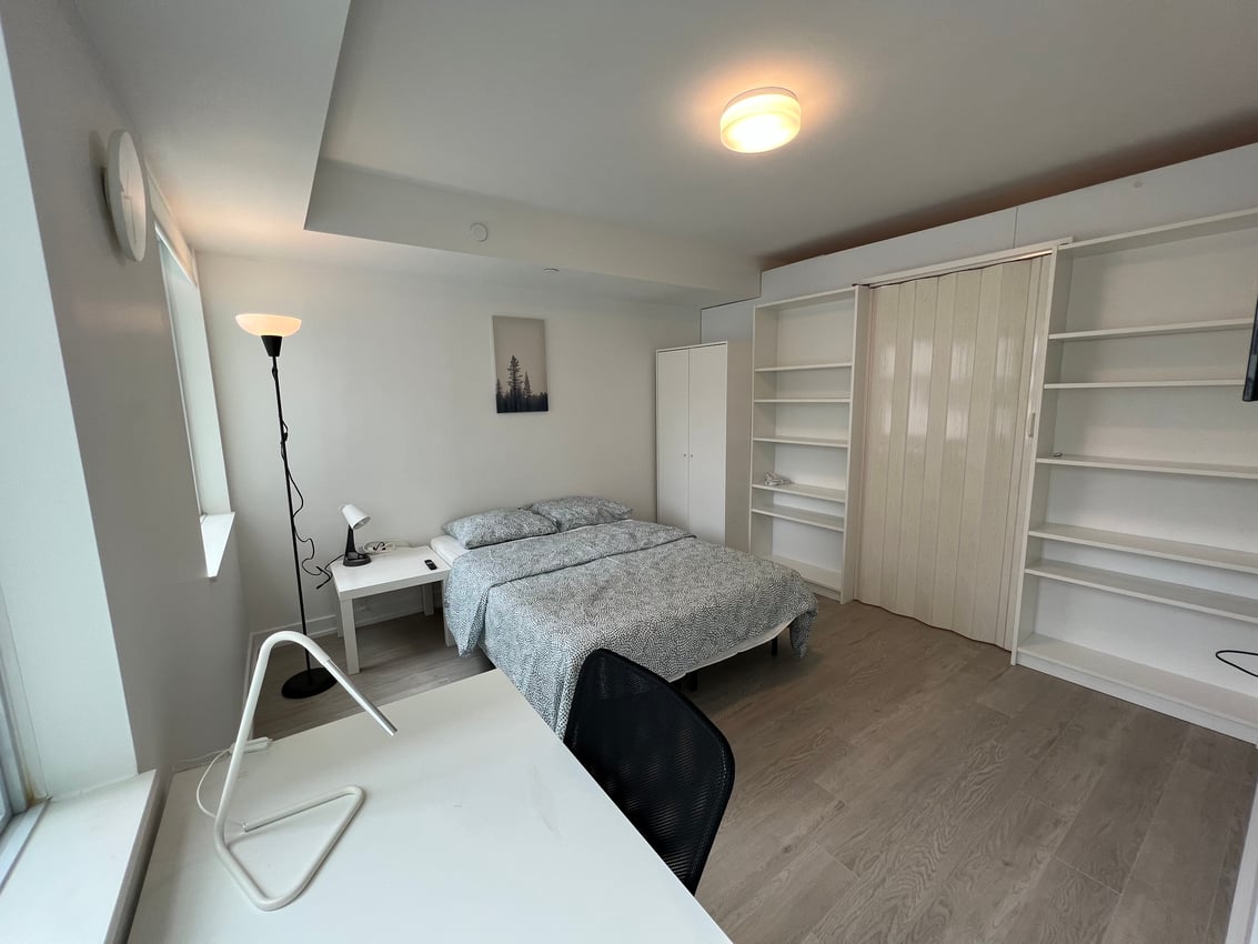 Flex Room - Dunfield Ave & Eglinton Ave E