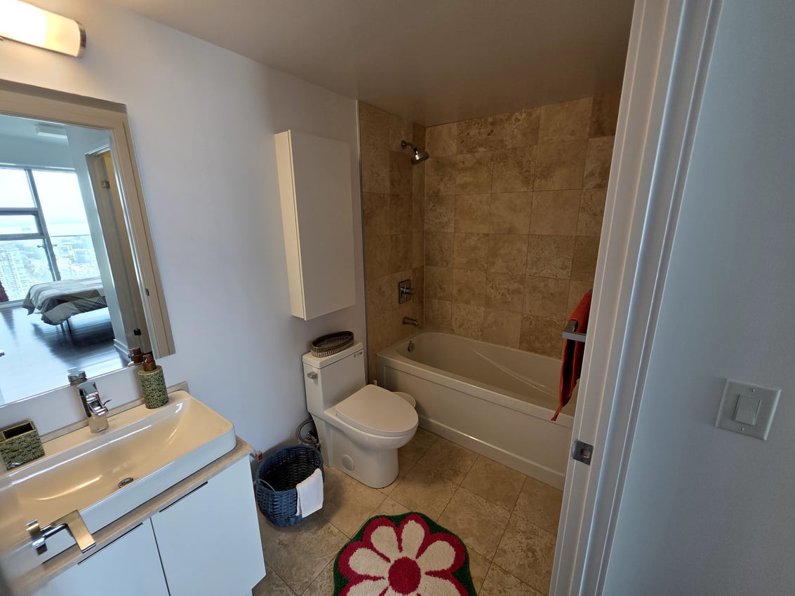 Master Room at 50th Floor - York Street, Toronto — photo 6 of 14