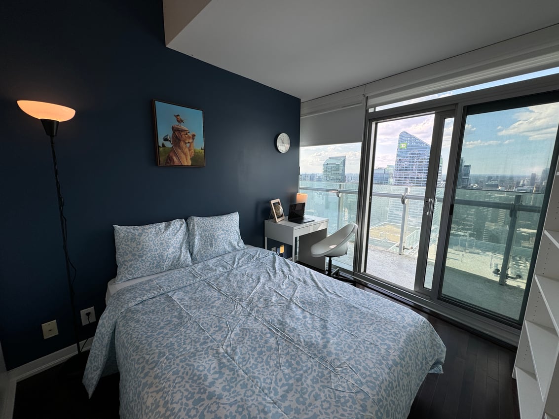 Flex Room with Balcony - York St & Bremner Blvd