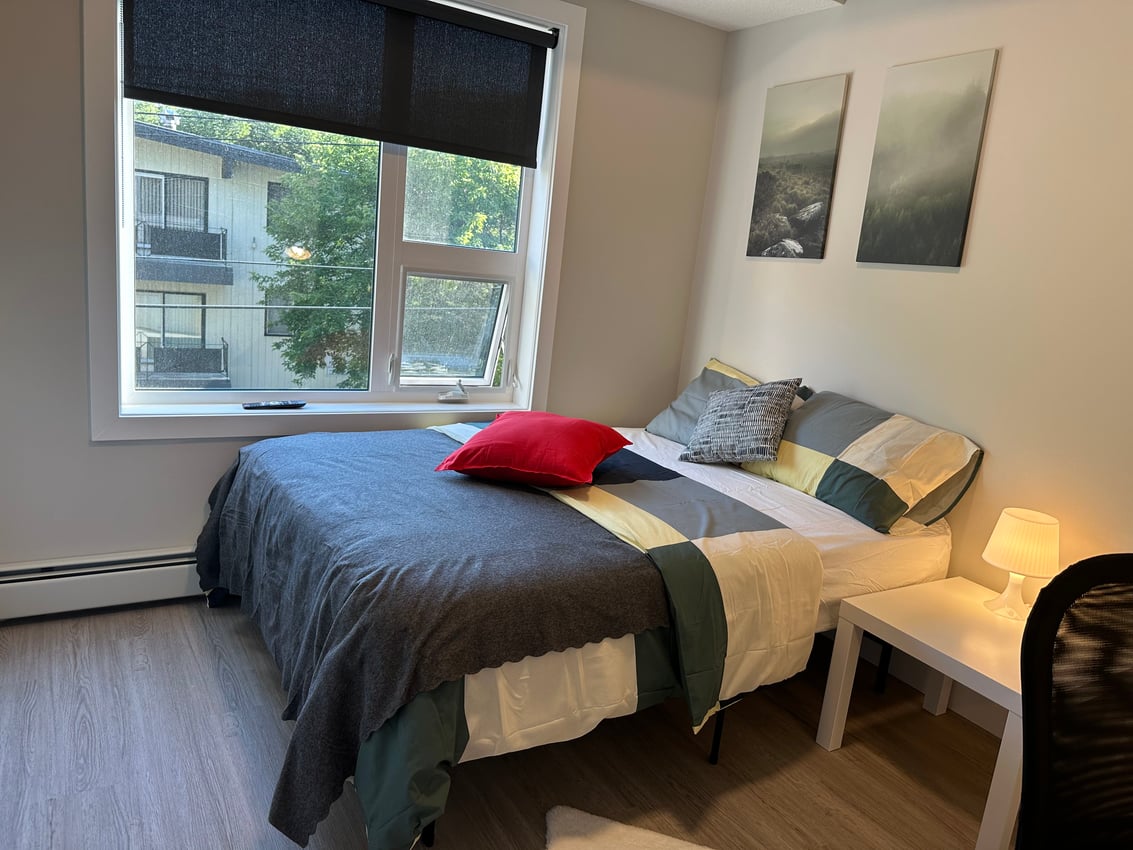 Master Room at 3rd Floor - 825 17 Ave SW, Calgary — photo 3 of 18