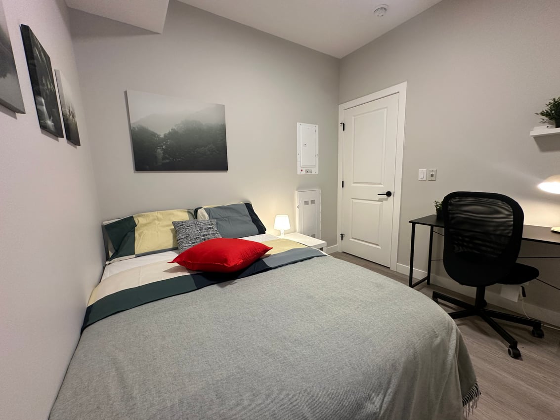 Deluxe Room without Window at 2nd Floor - 825 17 Ave SW, Calgary — photo 20 of 20