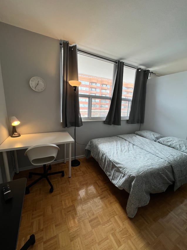 Flex Room - St. Clair Avenue East & Yonge Street