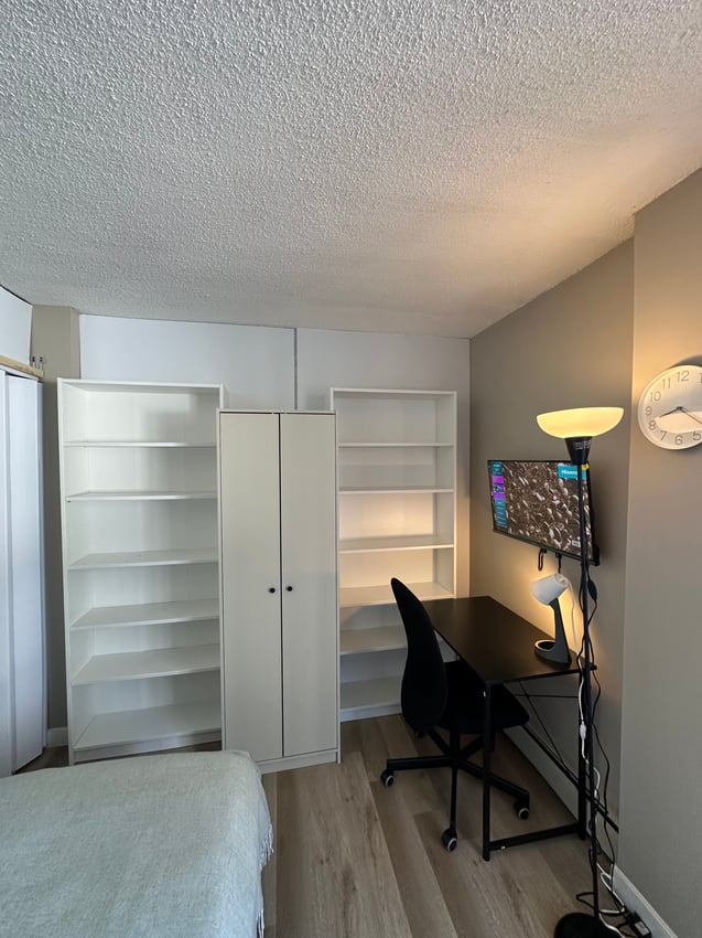 Flex Room with Balcony at 3rd Floor - 1212 13 Ave SW, Calgary — photo 3 of 7