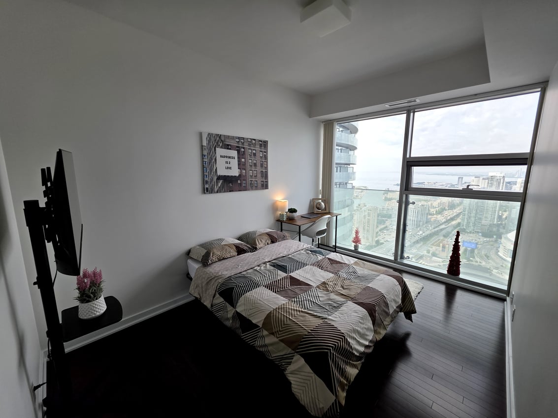 Master Room at 50th Floor - York Street, Toronto — photo 2 of 14