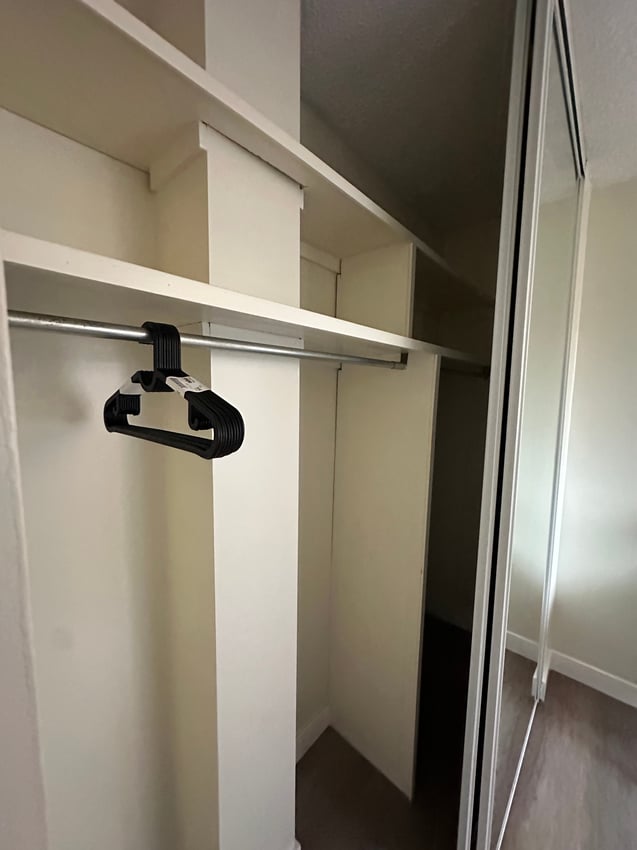 Deluxe Room at 7th Floor - 720 15 Ave SW, Calgary — photo 6 of 14