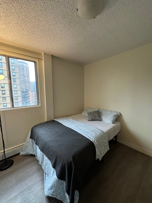 Deluxe Room at 7th Floor - 720 15 Ave SW, Calgary — photo 2 of 14