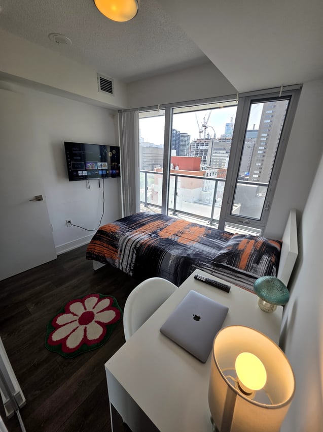 Premium Deluxe at 11th Floor - Mcgill Street, Toronto — photo 3 of 9