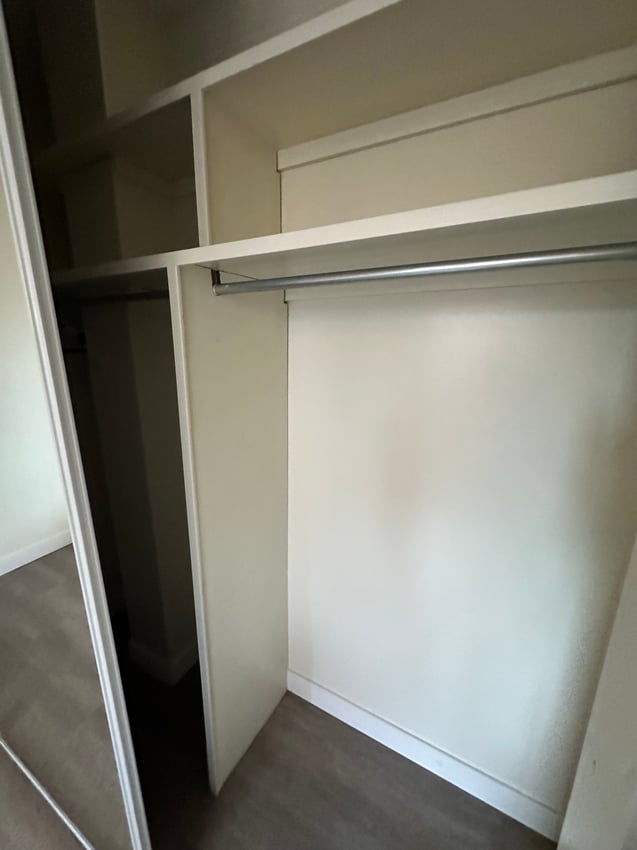 Deluxe Room at 7th Floor - 720 15 Ave SW, Calgary — photo 7 of 14