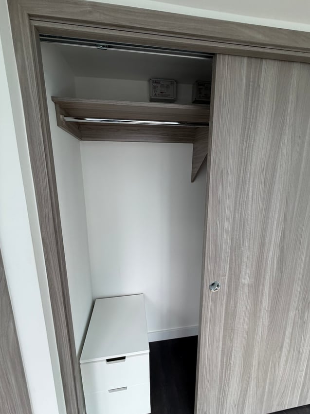 Deluxe Room with Balcony at 9th Floor - Concord Cityplace Way, Toronto — photo 5 of 26