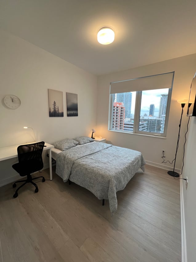 Deluxe Room - Dunfield Ave & Eglinton Ave E