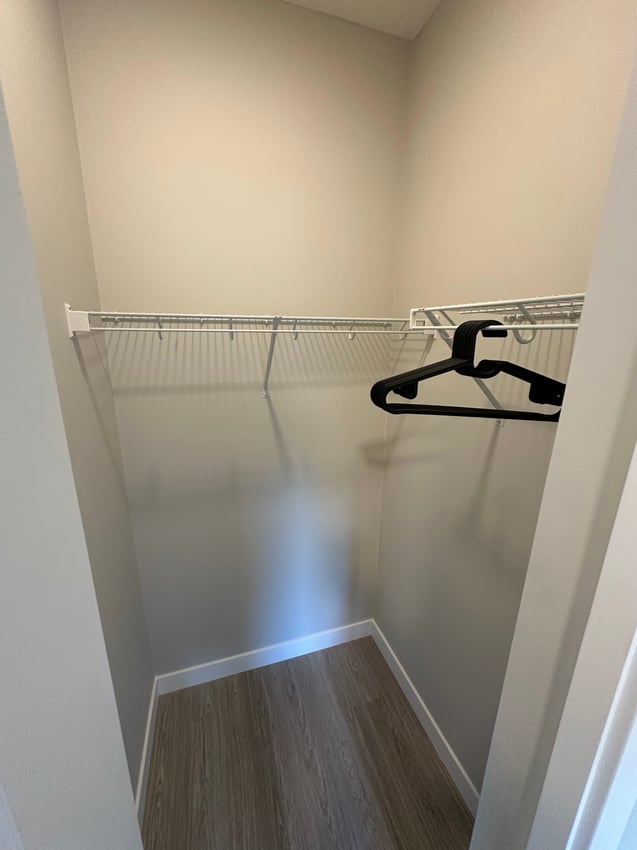 Master Room at 2nd Floor - 825 17 Ave SW, Calgary — photo 6 of 7