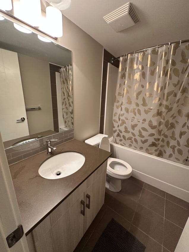 Deluxe Room without Window at 3rd Floor - 1235 11 Ave SW, Calgary — photo 7 of 7