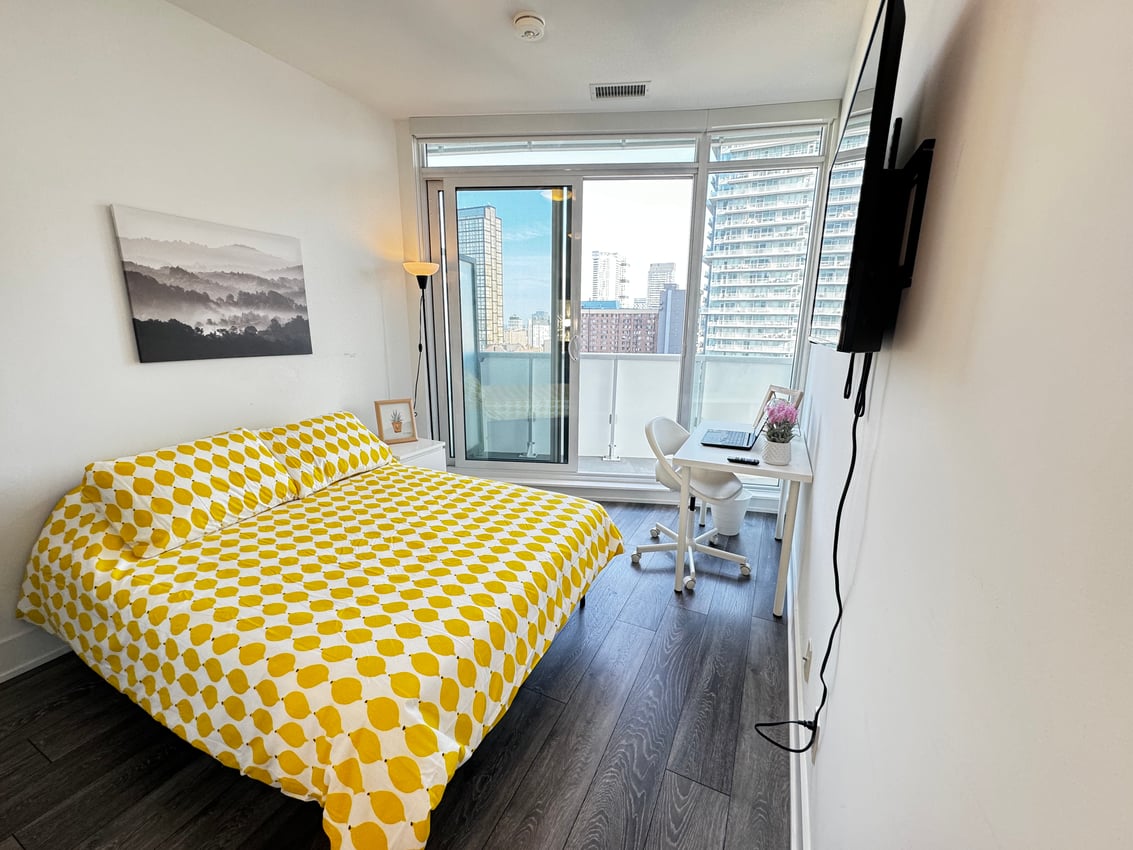 Master Room - Church St & Carlton St
