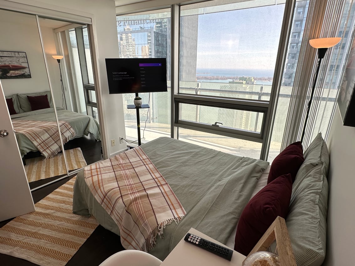 Premium Deluxe Room -  York St & Bremner Blvd