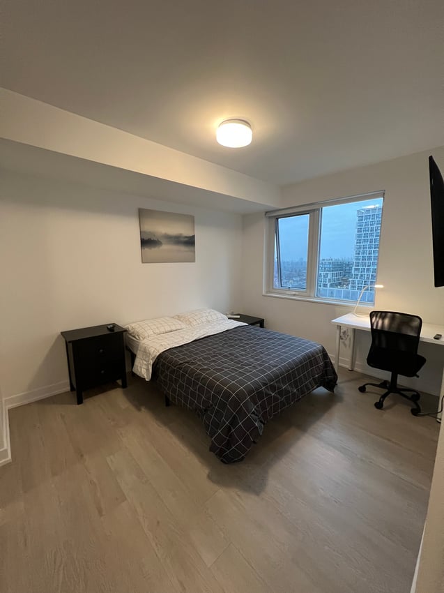 Master Room - Lillian Street & Eglinton Avenue East