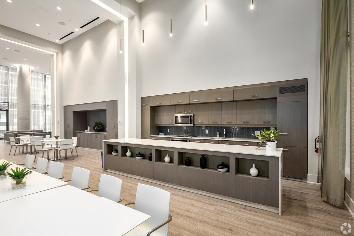 Flex Room at 16th Floor - Balliol Street, Toronto — photo 10 of 13