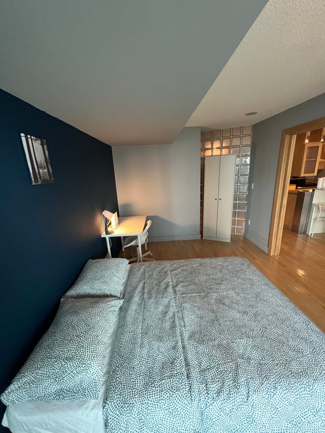 Deluxe Room at 30th Floor - Front Street, Toronto — photo 3 of 11