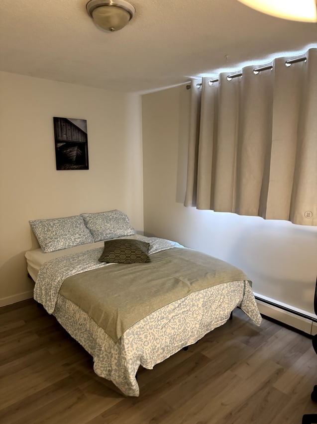 Premium Deluxe - 12 Avenue SW & 13 Avenue SW