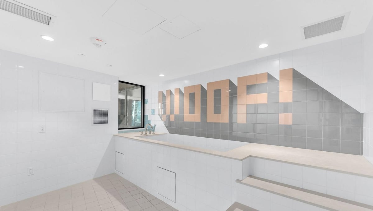 Deluxe Room at 9th Floor - Concord Cityplace Way, Toronto — photo 10 of 27