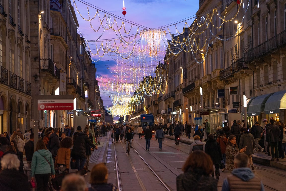 Discover Bordeaux’s Christmas and New Year traditions, from mulled wine and raclette to galette des rois, cafés, wine bars, and French winter rituals.